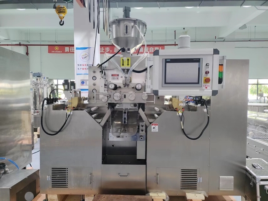 10 غطس كل جانب سيرو التحكم آلة الكبسولة الناعمة مع 5.5kw استهلاك الطاقة